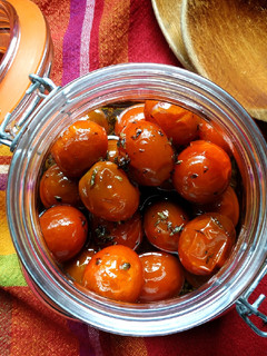 Una foto de Tomatitos confitados