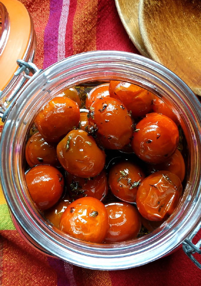 Una foto de Tomatitos confitados