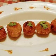 A picture of Chicken cheese balls.