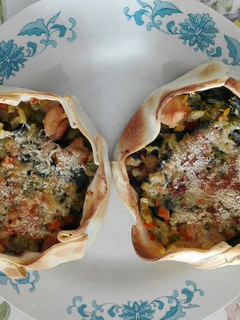 Una foto de Canastitos de verduras y pollo