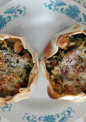 Una foto de Canastitos de verduras y pollo