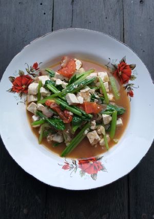 Foto resep Tumis Sawi Hijau, Tahu dan Tomat