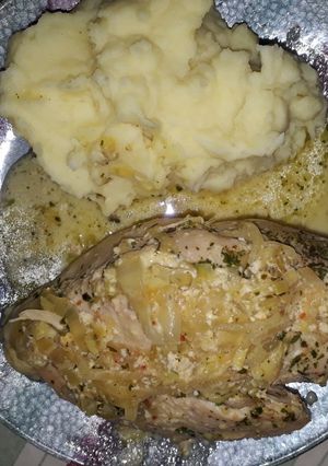 Una foto de Pechuga rellena de vegetales revueltos con huevo, jamón y queso
