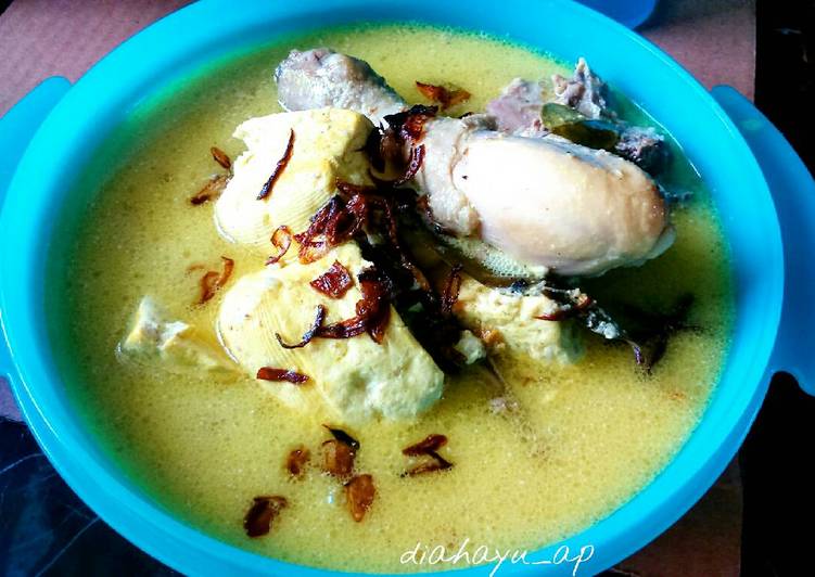 Opor ayam bumbu rempah