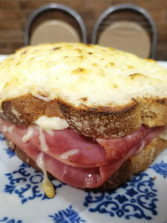 Una foto de Sándwich croque-monsieur