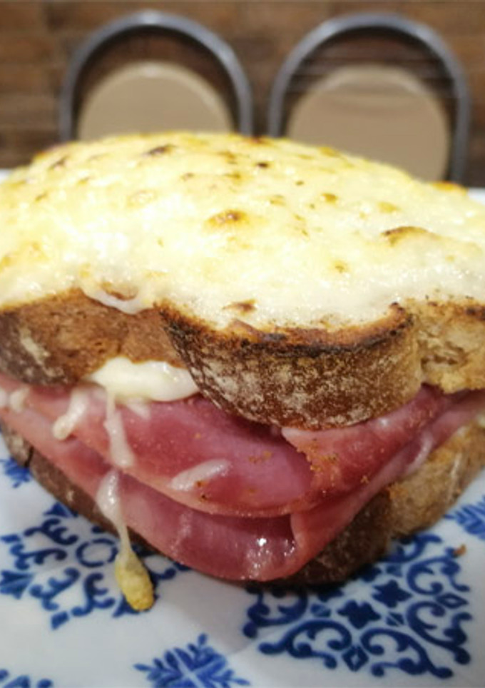 Una foto de Sándwich croque-monsieur
