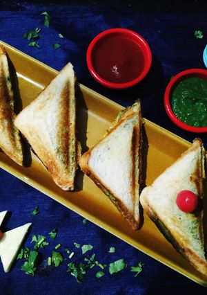 A picture of Veg cheese toast sandwich.