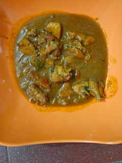 வறுத்து அரைத்த நாட்டுக்கோழி குழம்பு(country chicken curry recipe in tamil) செய்முறை முக்கிய புகைப்படம்
