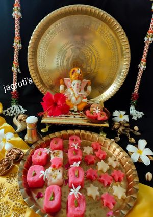 રોઝ વોલનટ કૉકનટ બરફી (Rose Walnut Coconut Barfi Recipe In Gujarati) રેસીપી મુખ્ય ફોટો