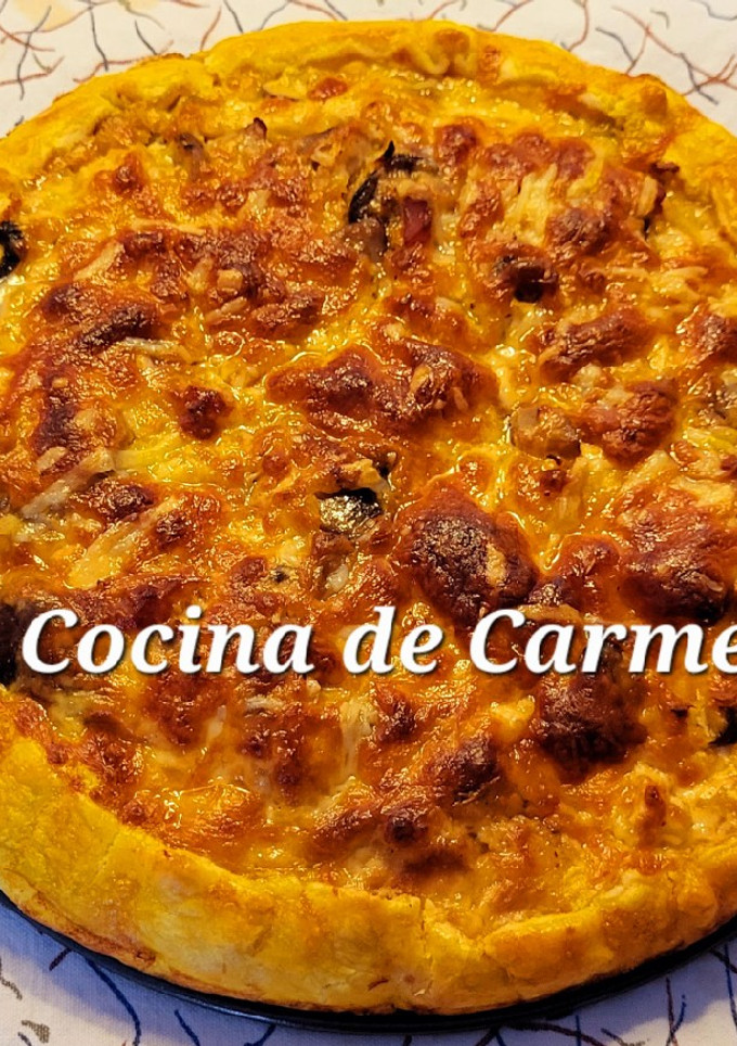 Una foto de Tarta-quiche de pollo, setas y jamón