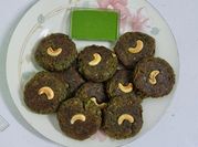 A picture of chickpea and leaf vegetable pea