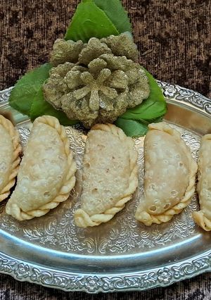 રવા ના ઘૂઘરા (Rava Ghughra Recipe In Gujarati) રેસીપી મુખ્ય ફોટો