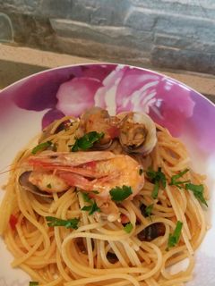 Foto di Spaghetti vongole e gamberi