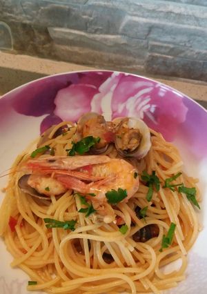 A picture of Spaghetti with Clams and Shrimp.