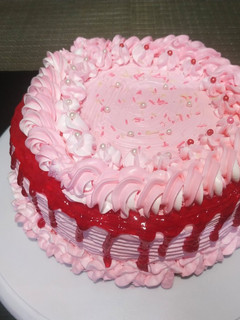 સ્ટ્રોબેરી કેક (Strawberry Cake Recipe In Gujarati) રેસીપી મુખ્ય ફોટો