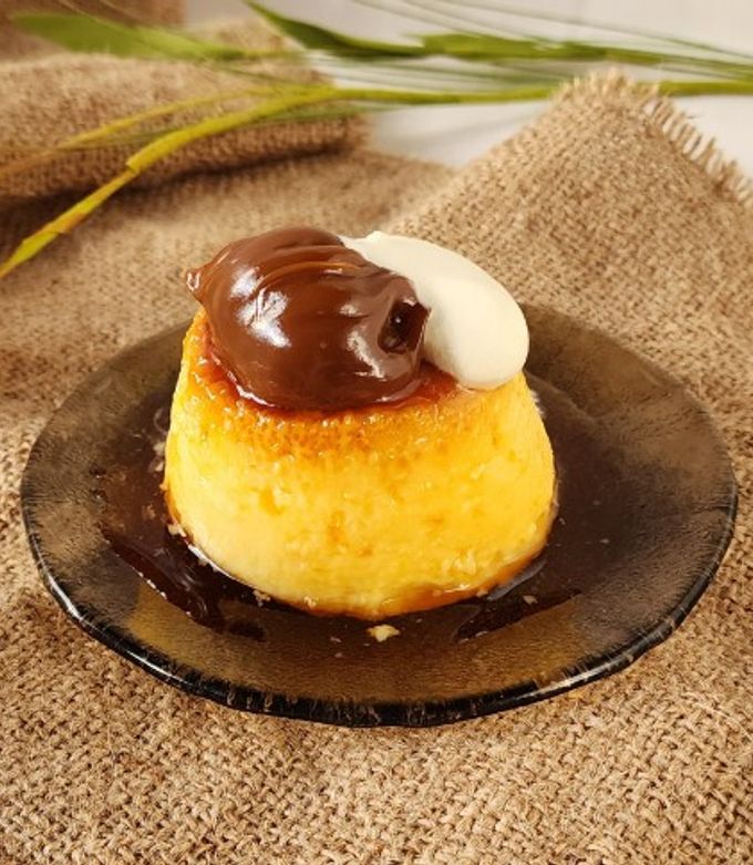 Una foto de 🍮 Flan clásico con caramelo, sin horno, sin microondas 🍮