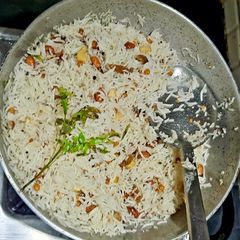 A picture of Lemon rice.