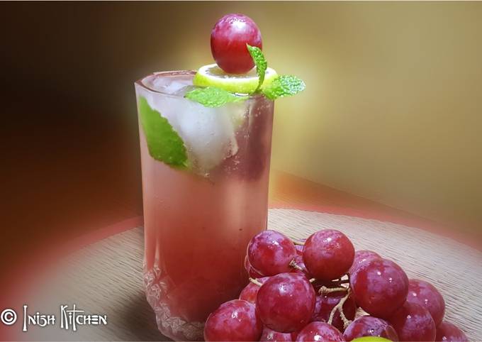 Ginger wine Grapes cocktail