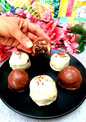 A picture of Granola truffles.