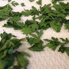 A picture of Crispy Dried Parsley.