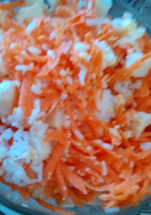 Una foto de Ensalada de palmitos, arroz y zanahoria