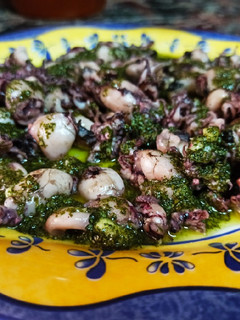 Una foto de Chopitos en salsa verde