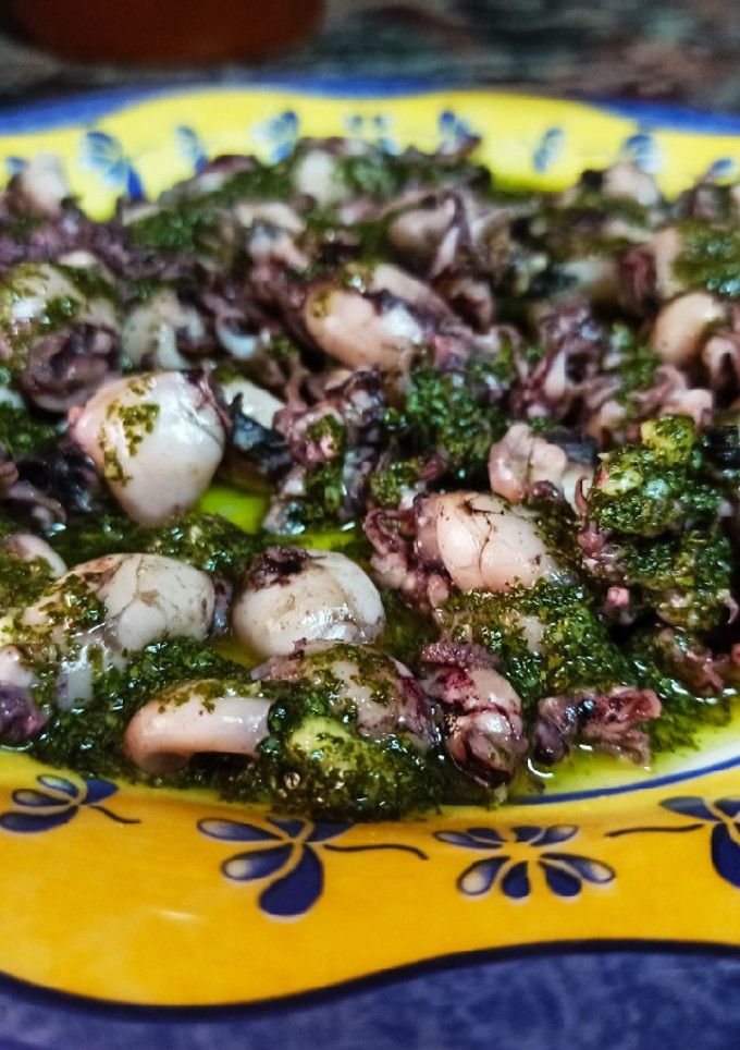 Una foto de Chopitos en salsa verde