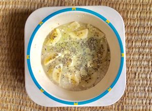 Hình của món Cháo yến mạch, khoai lang chuối mix chia.