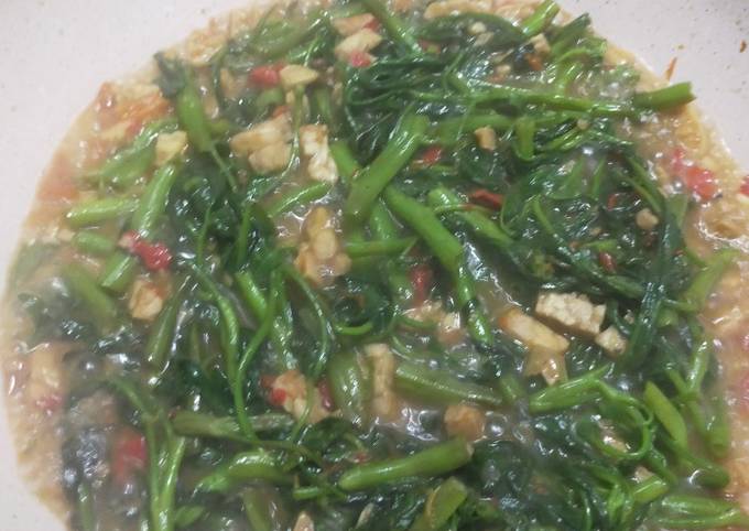 Bagaimana Menyiapkan 4. Kangkung tempe tumis pedas Anti Gagal