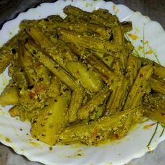A picture of Sojne data (drumstick)chachari.