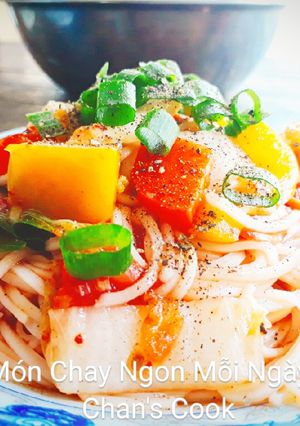 Hình của món Mì trộn rau củ chay.