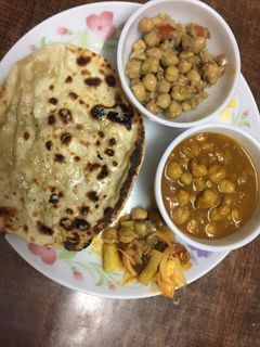 अमृतसरी छोले कुलचे (Amritsari chole kulche recipe in hindi) रेसिपी मुख्य फोटो