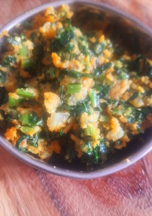 મૂળાના પાનની લોટ વાળી ભાજી (Mooli Paan Lot Vali Bhaji Recipe In Gujarati) રેસીપી મુખ્ય ફોટો