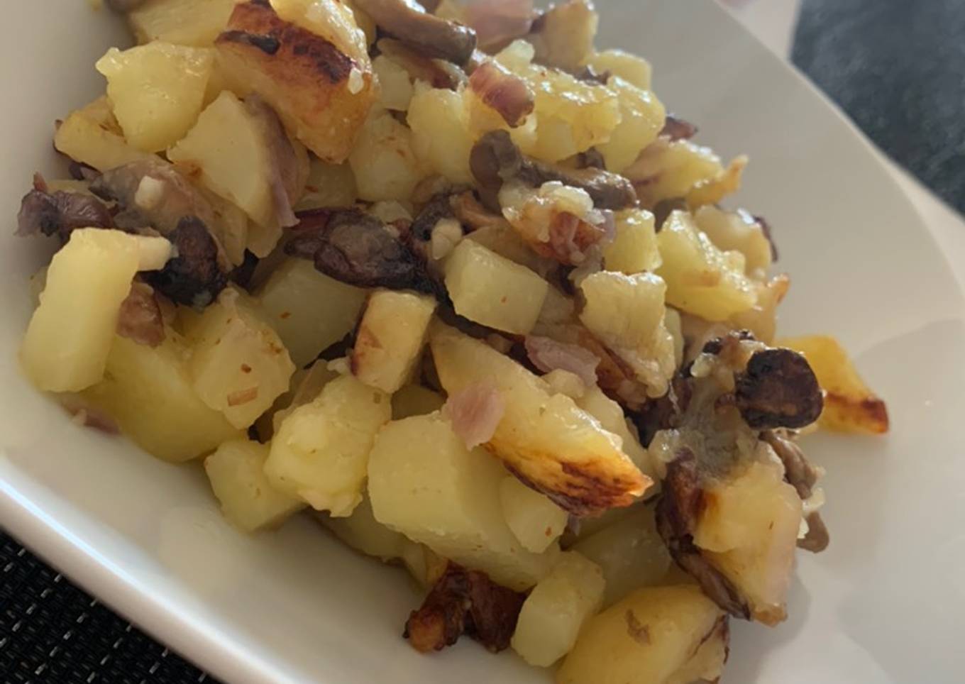 Pommes de terres rissolés aux champignons et oignons