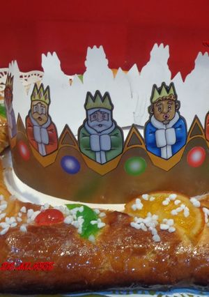 Foto principal de Roscón de reyes con masa madre y relleno de mazapán