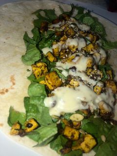 Una foto de Wrap veggie de tofu especiado