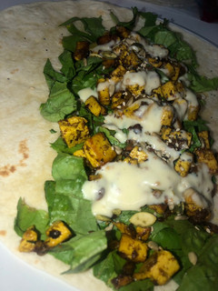 Una foto de Wrap veggie de tofu especiado