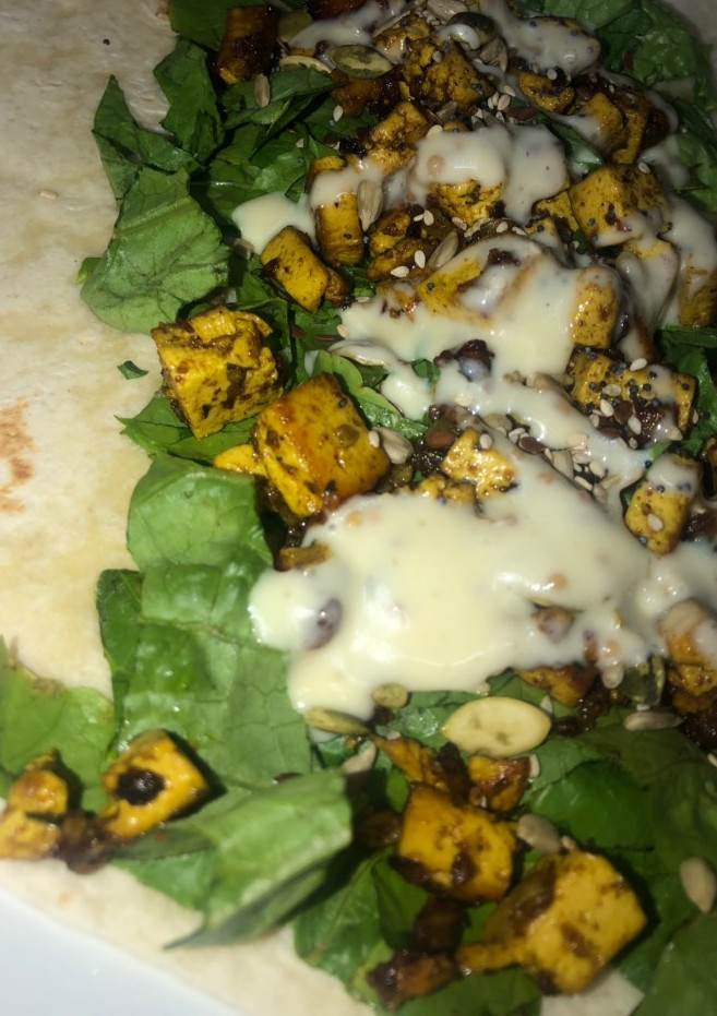 Una foto de Wrap veggie de tofu especiado