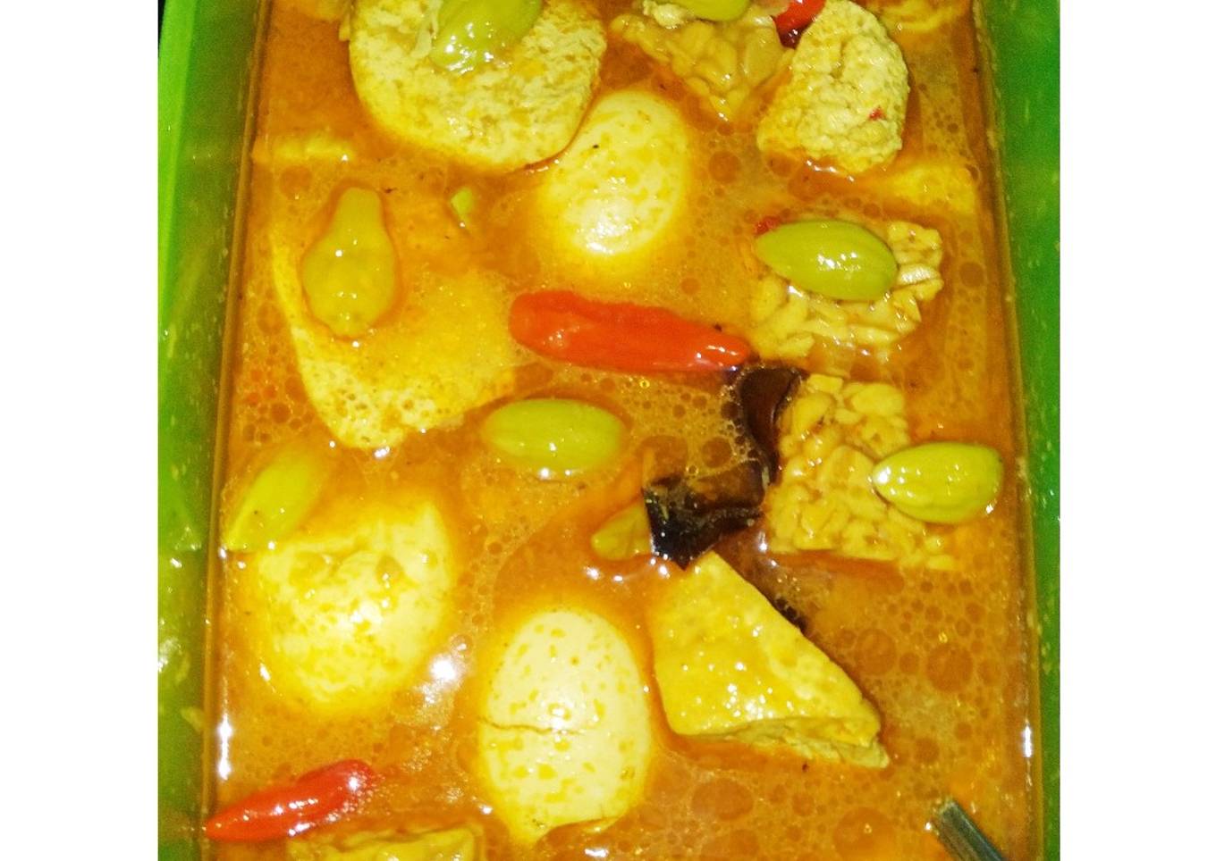 Kari 3T+1P (Telur, Tahu, Tempe, Petai)