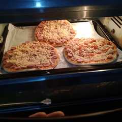 รูปของ RESEP PIZZA 🍕 PRAKTIS - MASAKAN DAPUR MARISA
