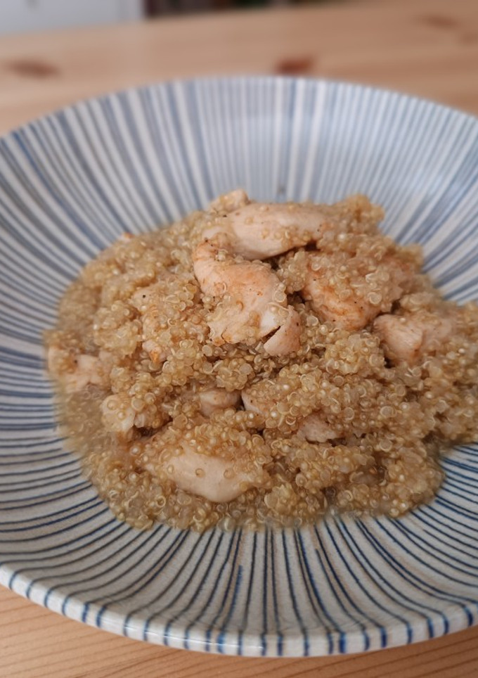 Una foto de Quinoa con pollo sabor Cookpad