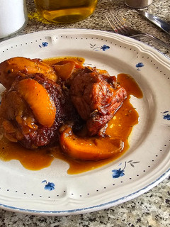 Una foto de Pollo con Melocotón
