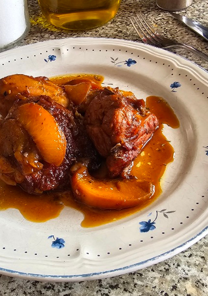 Una foto de Pollo con Melocotón