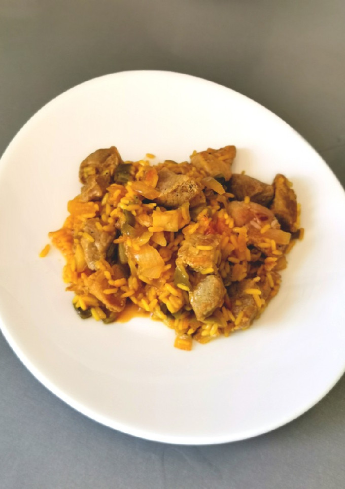 Una foto de Arroz con solomillo de cerdo🥘