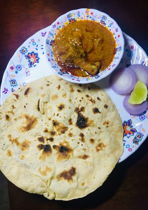 A picture of Chicken xacuti.