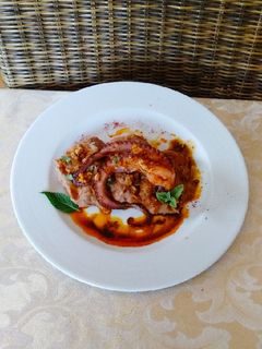 Oktopusarme auf Bohnenmus Rezepthauptbild