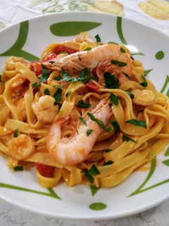 Foto di Tagliatelle con crema di zucchine e gamberetti