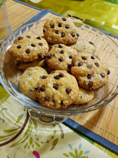 Una foto de Galletitas de banana y chips de chocolate - sin gluten -