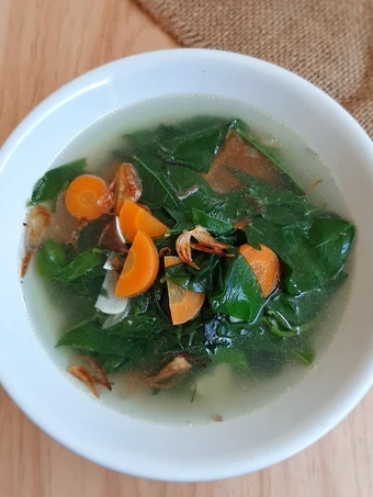 Cara Simple Membikin Resep  Sayur Bening Daun Katuk yang Enak Banget, Lezat Sekali