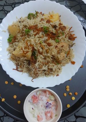 A picture of Chicken masoor pulao.